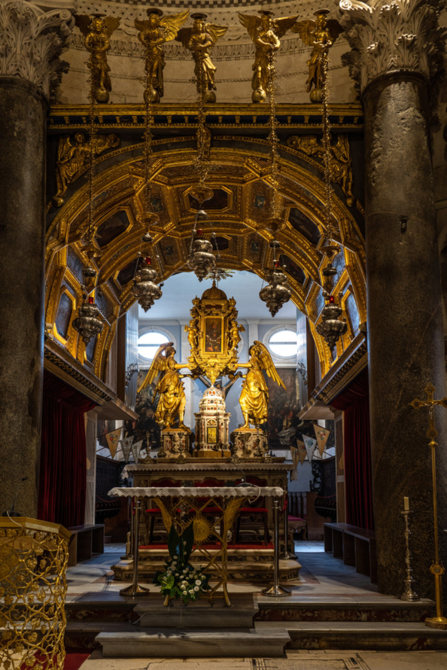 Znak pred katedralom u Splitu zbunio turistkinju; Hrvati se odmah digli na noge VIDEO