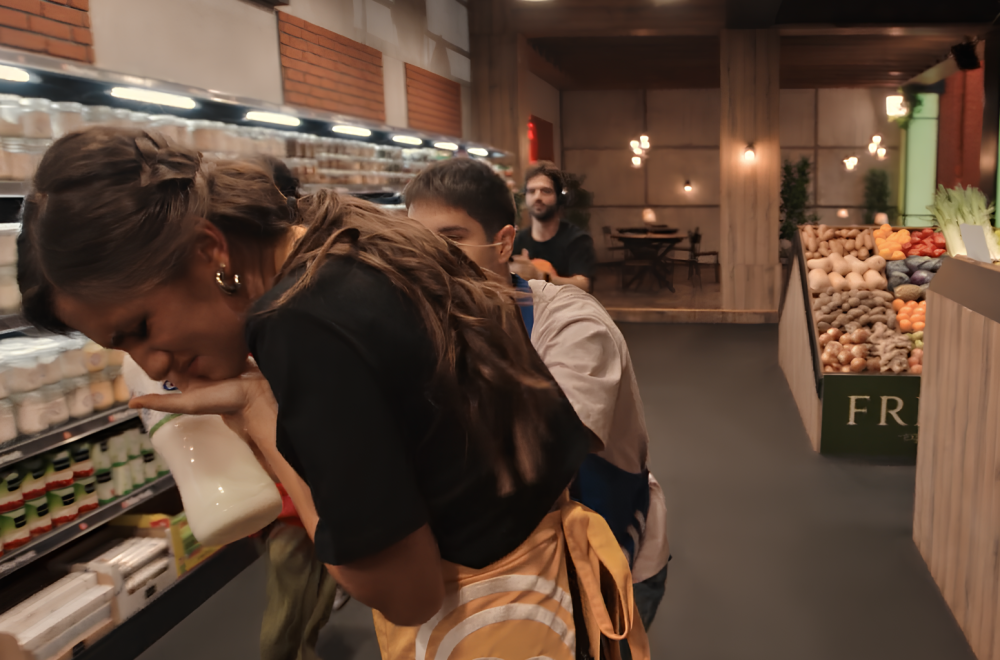 Au, kakav sudar! Jovana se držala za lice! Trčali po namirnice pa uleteli u "mrtav ugao"