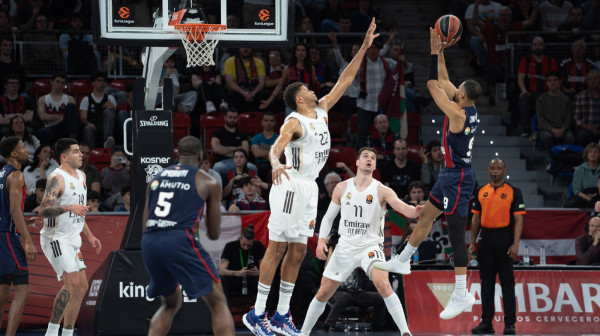 "Kralj" pao u Vitoriji – Baskonija na krilima Simonsa i Kabara slavila u pravoj drami!