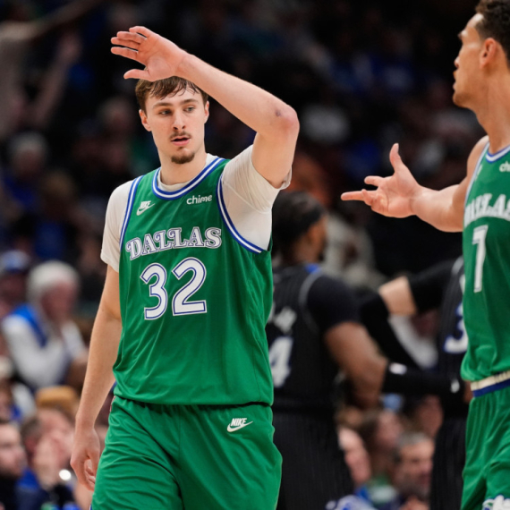 Fenomen iz Dalasa: Najmlađi sa 50+ poena ikada, Fleg je rame uz rame sa Džordanom!