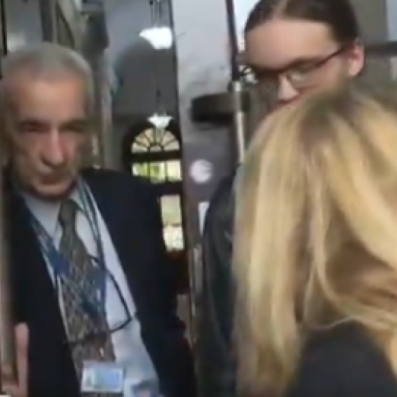 Blokaderi do juče glumili silu, a sada beže iz Rektorata sa kesama u rukama FOTO/VIDEO