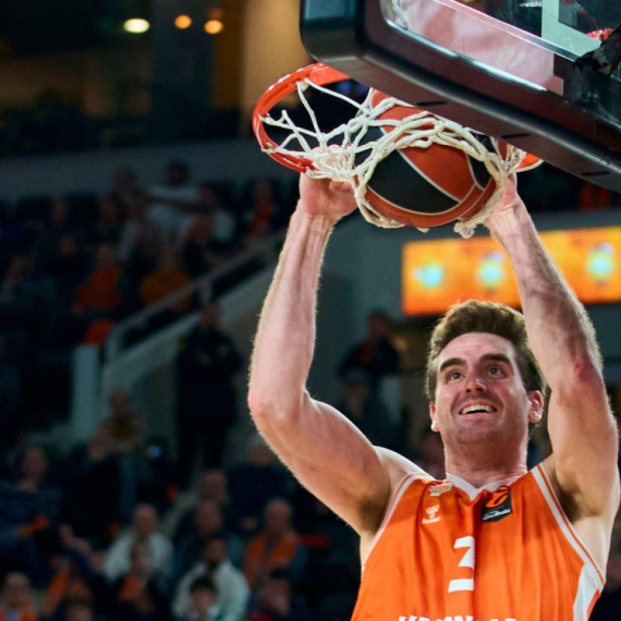 Indeks 44, 33 poena i 10 skokova za manje od 22 minuta? Da, moguće je VIDEO