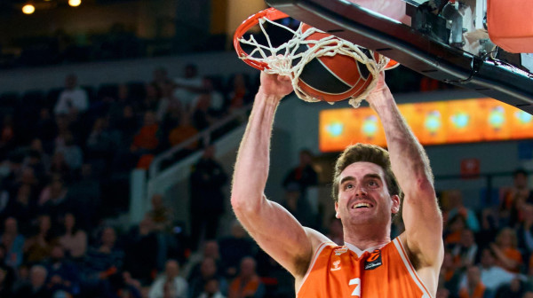 Indeks 44, 33 poena i 10 skokova za manje od 22 minuta? Da, moguće je VIDEO