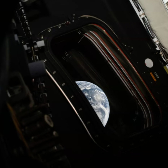 Astronauti misije Artemis II trenutno bliži Mesecu nego nama: Fascinantne slike Zemlje FOTO