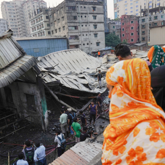 Izbio veliki požar: Vatra progutala fabriku; Ima mrtvih FOTO/VIDEO