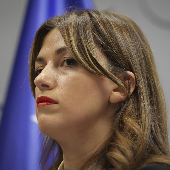 Vjosa Osmani predala dužnost; Aljbuljena Hadžiju je v.d. predsednice prištinskih institucija