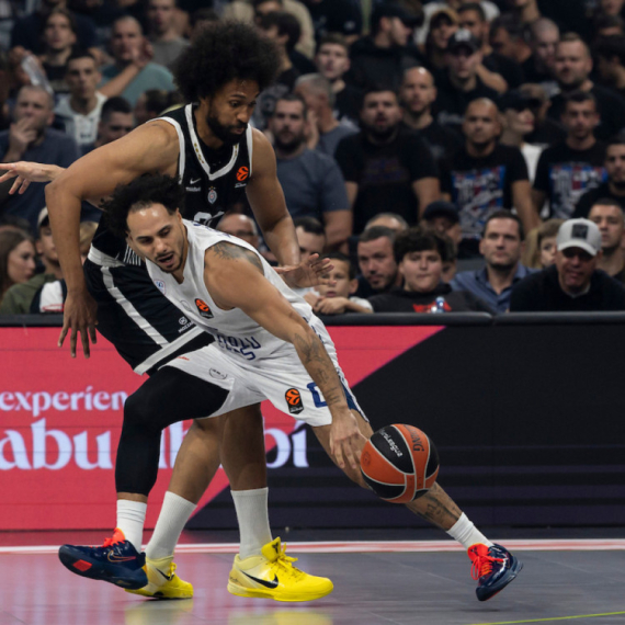 Larkina uporedili sa Parkerom – usledio je buran odgovor FOTO