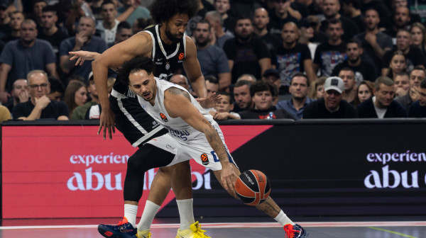 Larkina uporedili sa Parkerom – usledio je buran odgovor FOTO