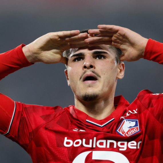 Lil ubedljiv protiv Lansa