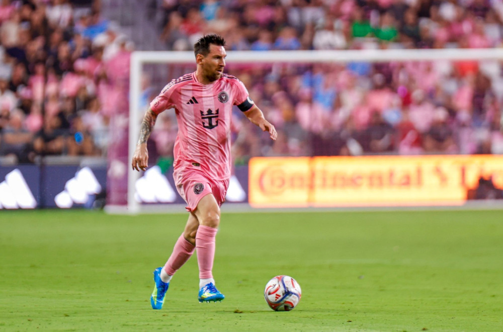 Mesi glavom pogodio na otvaranju novog stadiona VIDEO