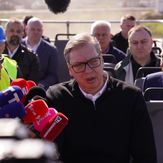 Vučić: "Ako se ekonomska kriza nastavi, ograničićemo i izvoz hrane"; "Preduzeli smo najjače mere"