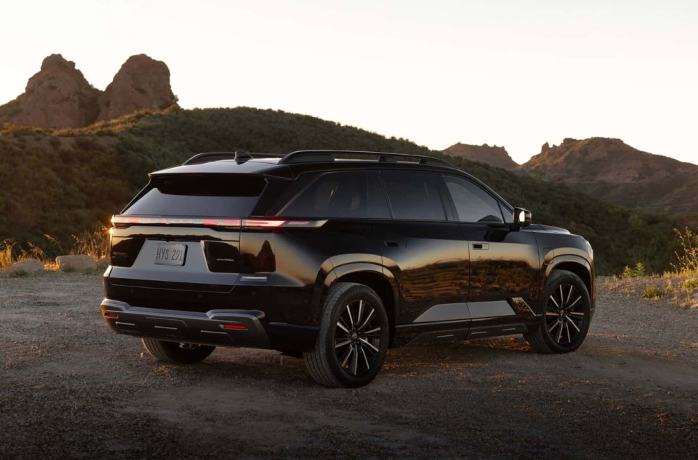 Subaru predstavio moćni električni SUV sa 7 sedišta, 426 KS i preko 480 km dometa FOTO