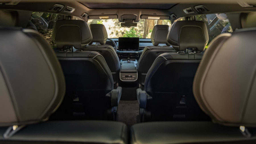 Subaru predstavio moćni električni SUV sa 7 sedišta, 426 KS i preko 480 km dometa FOTO