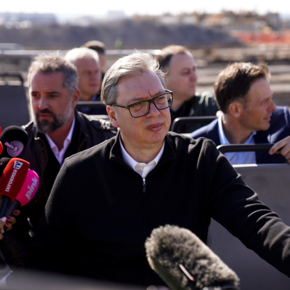 Vučić: "Ko će učitelju da vrati autoritet? 12.000 ljudi manje je diplomiralo, zločin je učinjen"