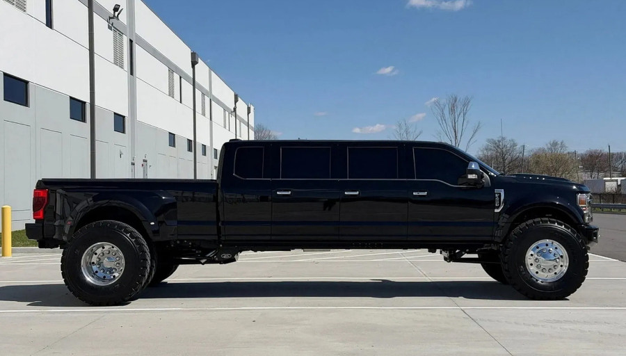 Ford F-450 sa 6 vrata i 11 sedišta: Za pun rezervoar vam treba 1.000 dolara! FOTO