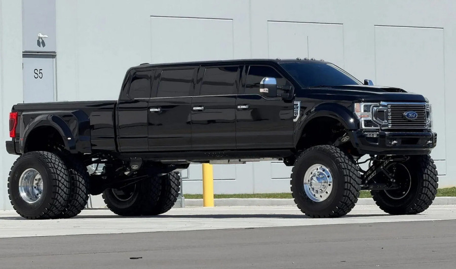 Ford F-450 sa 6 vrata i 11 sedišta: Za pun rezervoar vam treba 1.000 dolara! FOTO