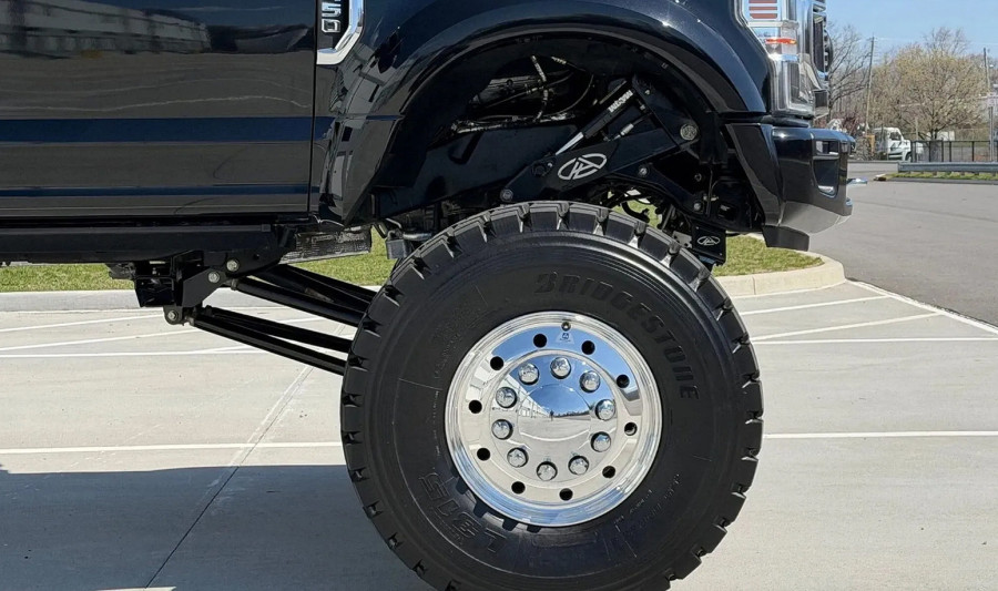 Ford F-450 sa 6 vrata i 11 sedišta: Za pun rezervoar vam treba 1.000 dolara! FOTO