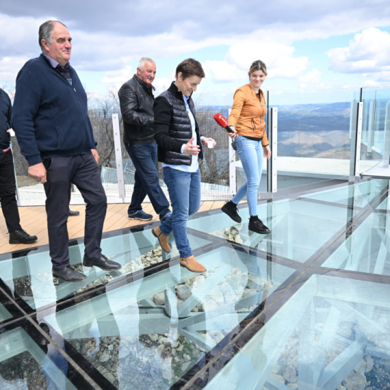 Brnabić pozvala Vučića da obiđe Vidikovac na Kablaru: "Čekamo vas – ovo je dokaz koliko volimo Srbiju" VIDEO