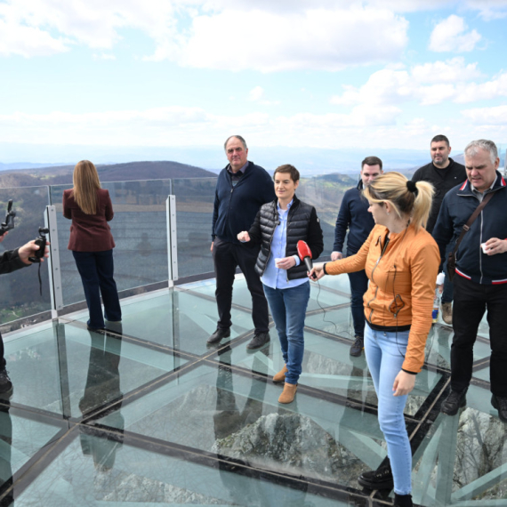 Brnabić obišla Vidikovac na Kablaru: "Očekujemo upotrebnu dozvolu za mesec dana" FOTO
