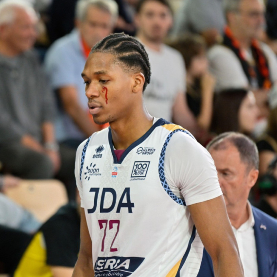 Tuča na meču Monaka – direkt u lice najavio haos VIDEO