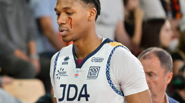 Tuča na meču Monaka – direkt u lice najavio haos VIDEO