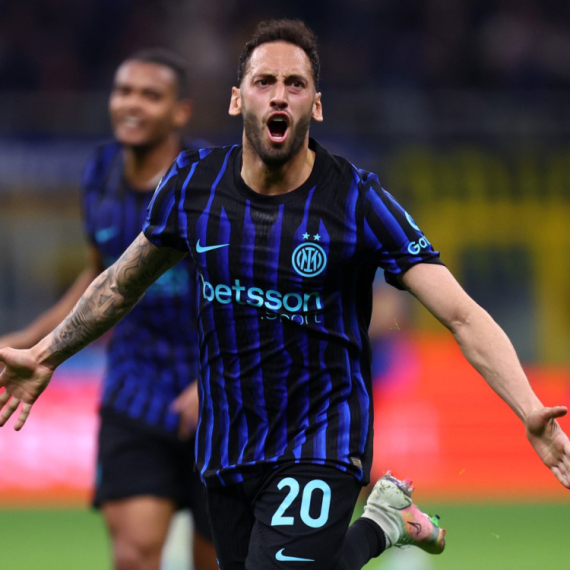 Svilar kao Vajdenfeler: Kad Hakan "odapne" niko ne zna gde će lopta VIDEO