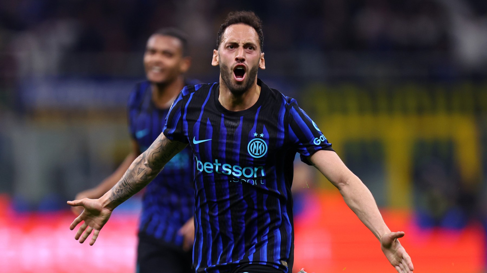 Svilar kao Vajdenfeler: Kad Hakan "odapne" niko ne zna gde će lopta VIDEO