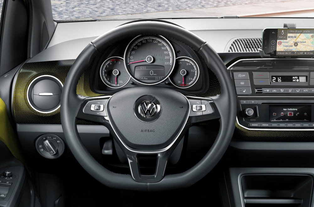 Zašto mali auto ima brzinomer do 220 km/h kada jedva ide 160?