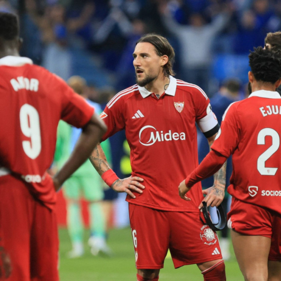 Haos u Sevilji: Navijači čekali igrače posle poraza VIDEO