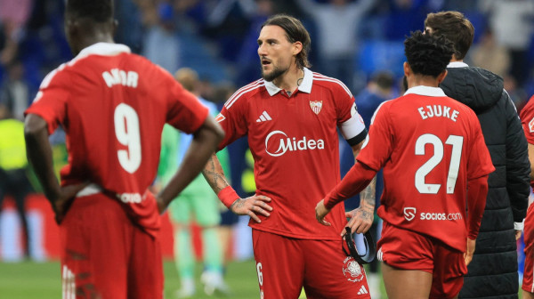 Haos u Sevilji: Navijači čekali igrače posle poraza VIDEO