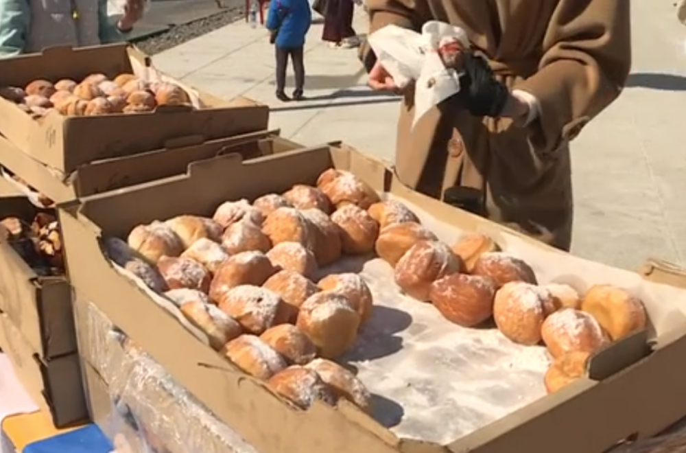 "Srbi za Srbe" oborili Ginisov rekord? Napravljeno 100.000 krofni za 24 sata FOTO/VIDEO