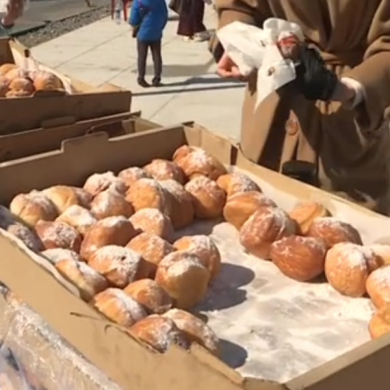 "Srbi za Srbe" oborili Ginisov rekord? Napravljeno 100.000 krofni za 24 sata FOTO/VIDEO