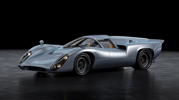 Lak ko perce: Ovaj retro V8 superautomobil ima samo 900 kg! FOTO/VIDEO