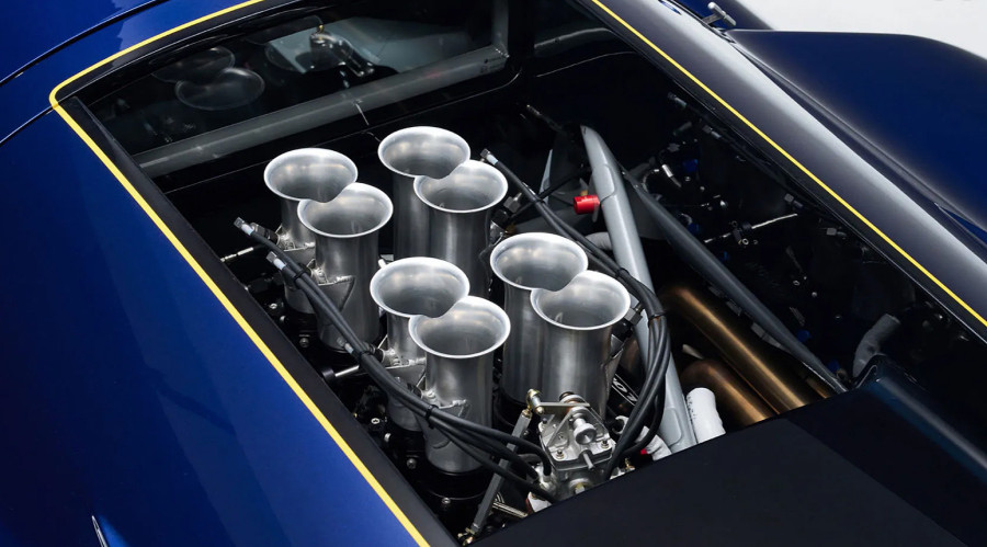 Lak ko perce: Ovaj retro V8 superautomobil ima samo 900 kg! FOTO/VIDEO