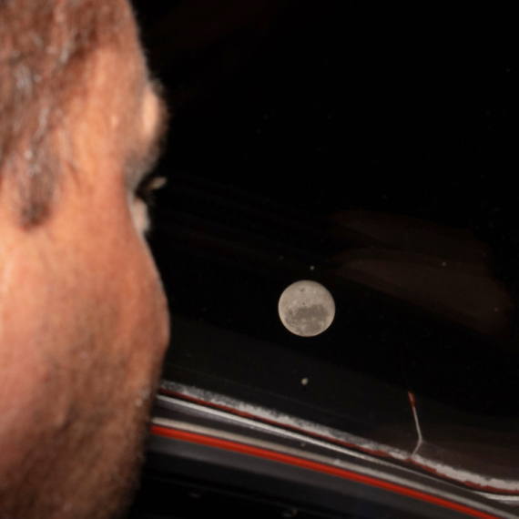 Otkriven nov krater na Mesecu: Astronauti bi mogli da ugledaju mesta sletanja Apola FOTO/VIDEO