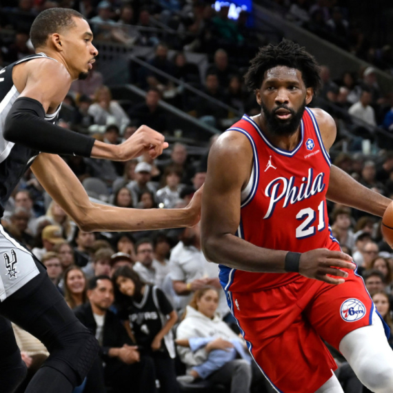 Embid bolji od povređenog Vembija, ali Sparsi uzeli skalp Filadefiji VIDEO