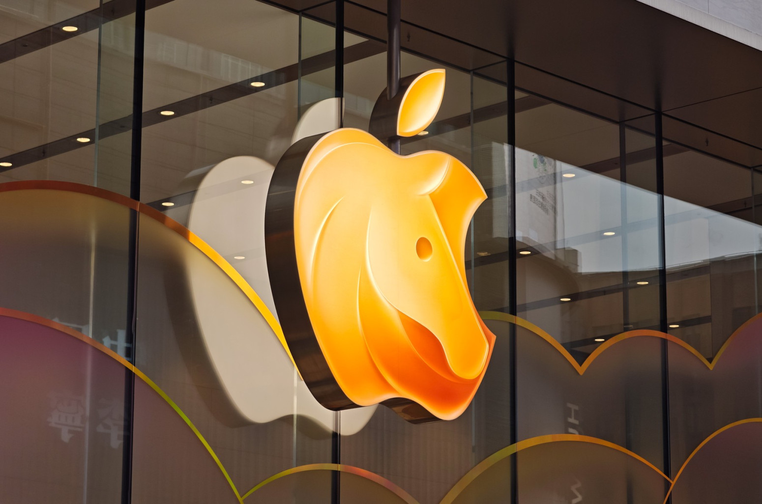 Apple odustaje od staklenog jubilarca