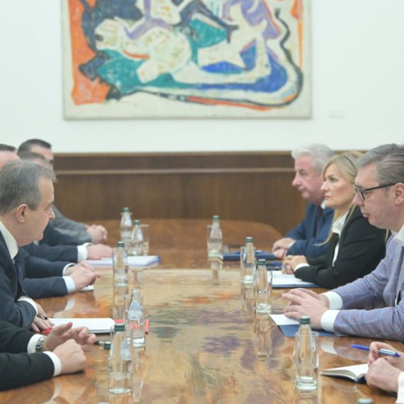 Vučić nastavio konsultacije sa strankama; Obraćanje medijima u 13 časova