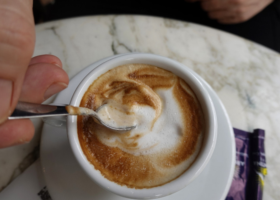 Kafa radi jednu stvar mozgu, čak i bez kofeina