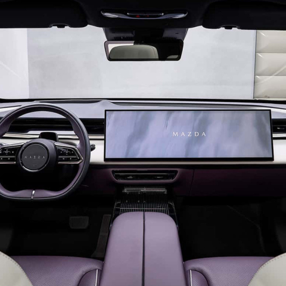 Mazda brani ogromne ekrane: Fokus vozača je i dalje na putu, uprkos displeju od 26 inča