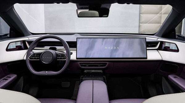 Mazda brani ogromne ekrane: Fokus vozača je i dalje na putu, uprkos displeju od 26 inča