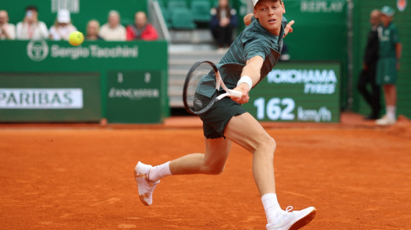 Siner silovito i ekspresno do osmine finala Monte Karla