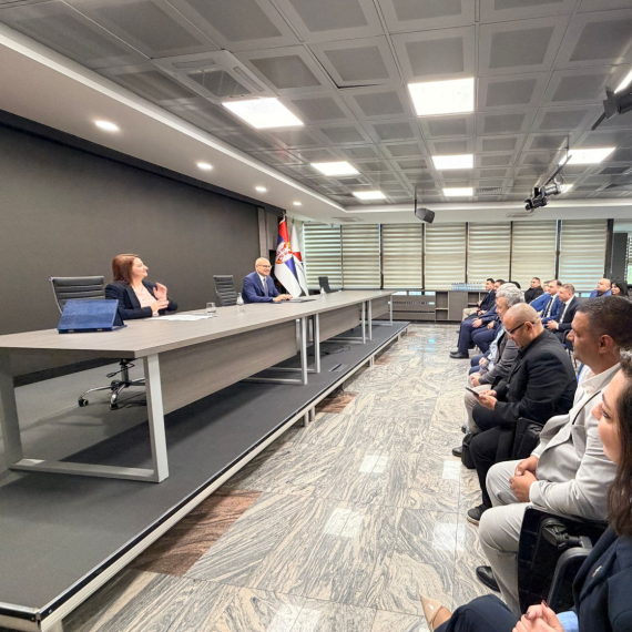 Vučević povodom Međunarodnog dana Roma: "Ne postojimo mi i vi, borimo se rame uz rame za Srbiju" FOTO