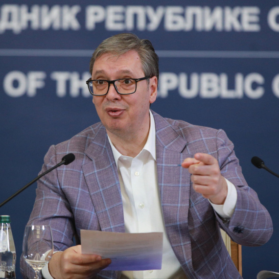 Vučić: "Onaj ko se plaši razgovora, taj ne zaslužuje poverenje"; "Time ruše institucije i ruše sebe"
