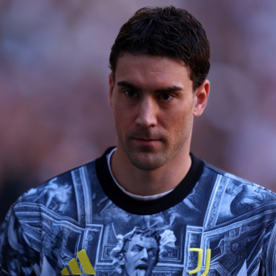 Vlahović i dalje van terena