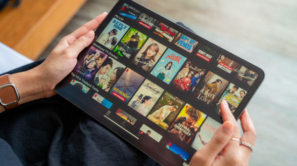 Jedna od najboljih SF serija svih vremena stigla na Netflix: Posle 20 godina ponovo osvaja publiku