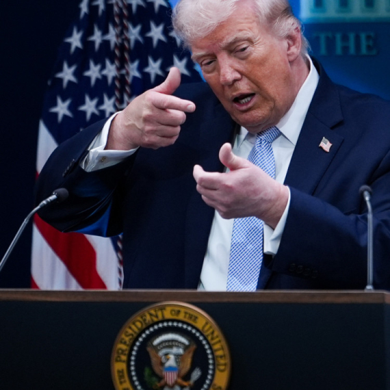 Tramp van kontrole: "Sprečite ga pre nego što nas uvede u treći svetski rat"