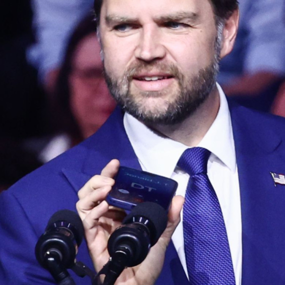 Vens pred svima okrenuo Trampa, usledio blam FOTO/VIDEO