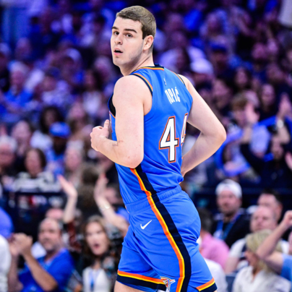 Topić puštao magiju protiv Lejkersa VIDEO