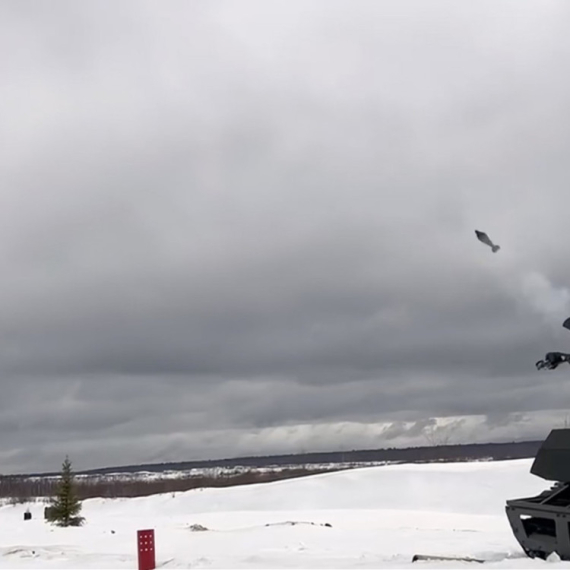 Novo smrtonosno oružje Moskve: Borbeni robot sam puni i ispaljuje granate VIDEO